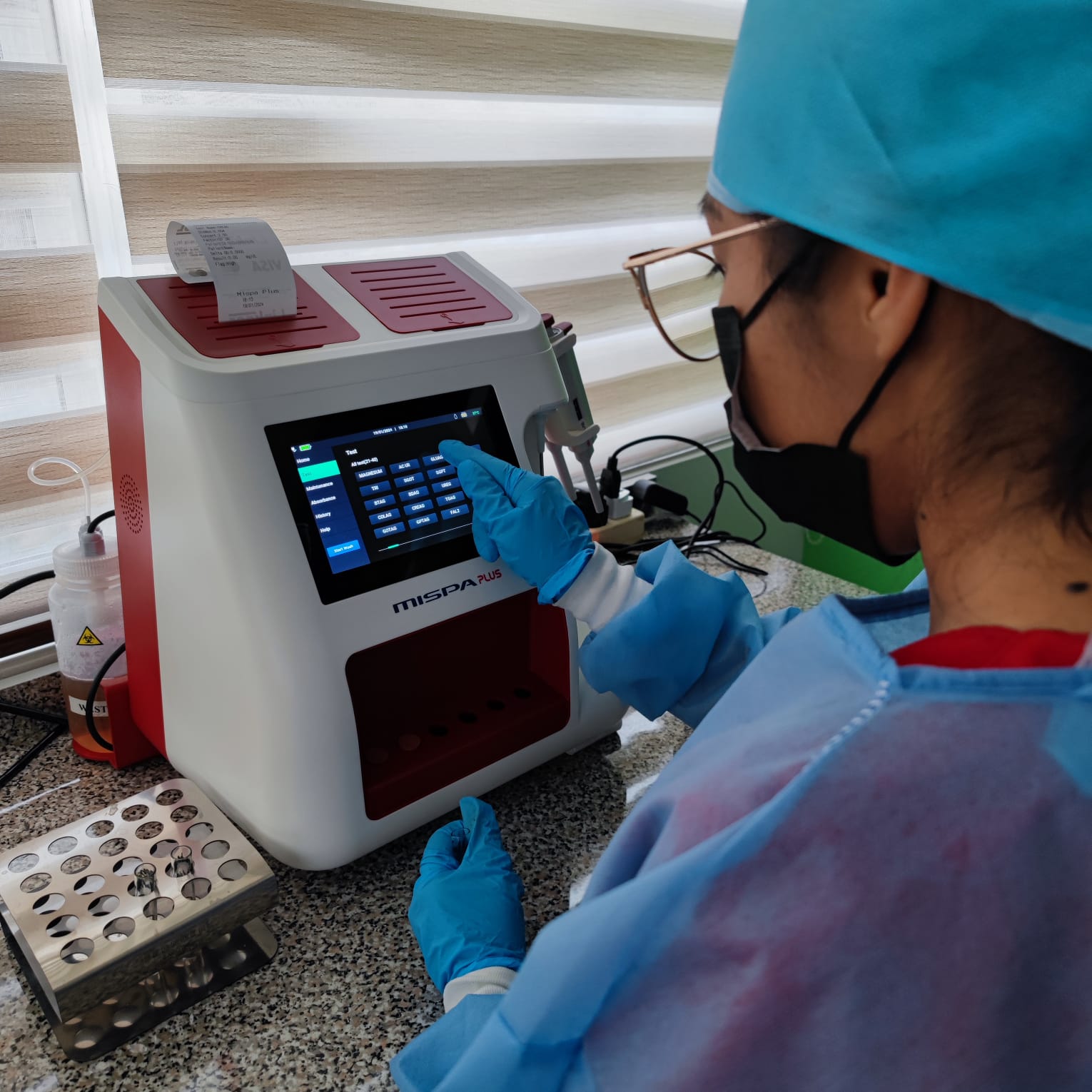 Analizador MISPA Plus automatizado en laboratorio GastroLab